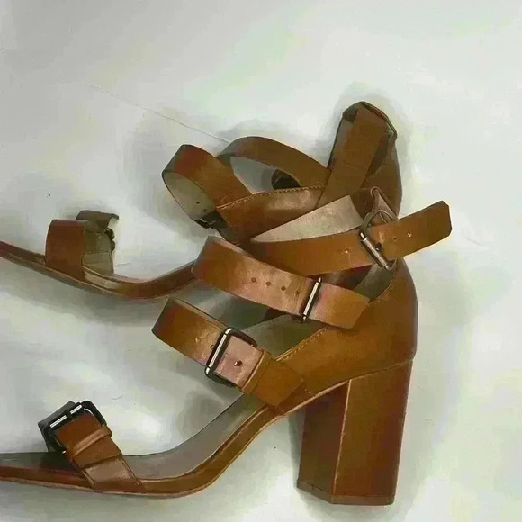 Brown  heels - Picture 2 of 4